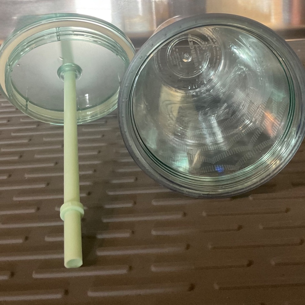 STARBUCKS TUMBLER WITH LID AND STRAW BRAND NEW. RETIRED. - Picture 2 of 5